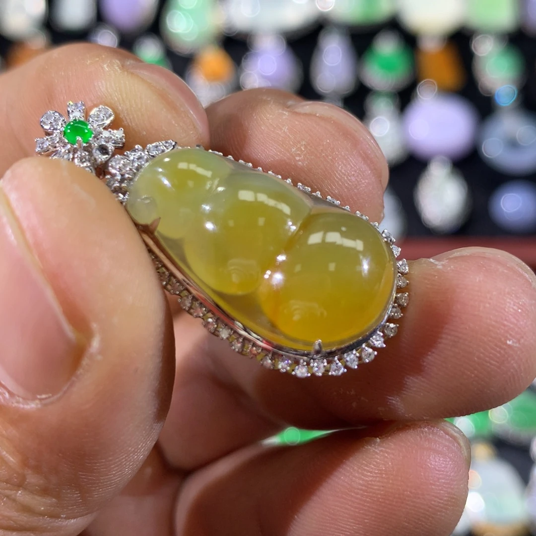 翡翠18K金镶嵌颈饰