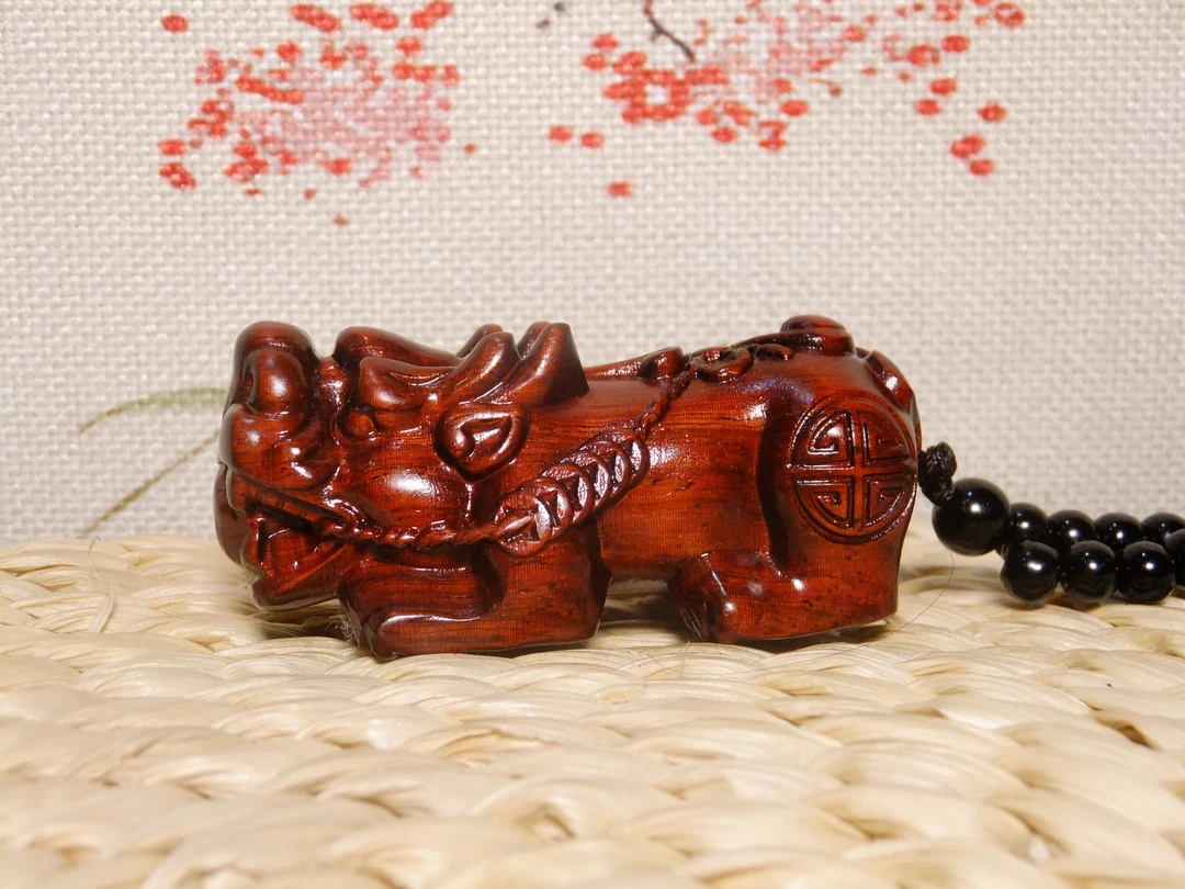 紫檀木雕瑞兽龙貔貅手把件实木雕刻挂件装饰品文玩手工把玩件