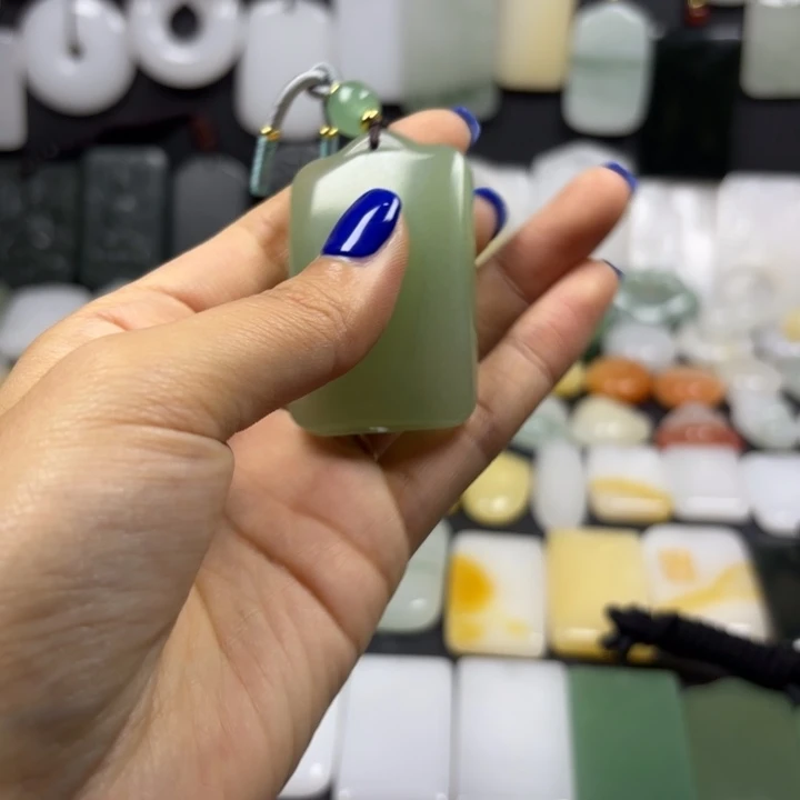 老***士东陵石未镶嵌颈饰