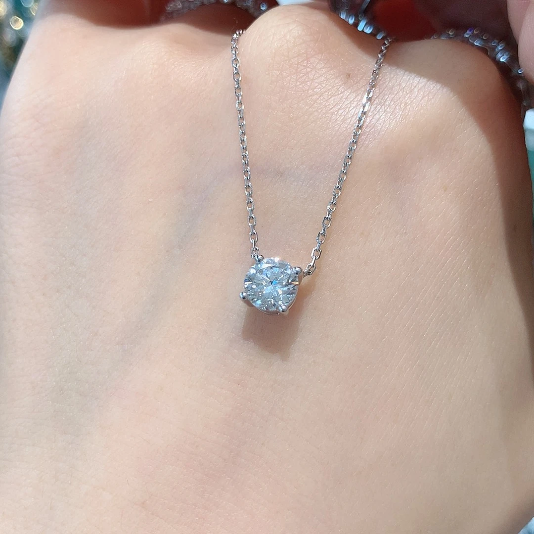 实验室培育钻石18K金镶嵌七*1克拉