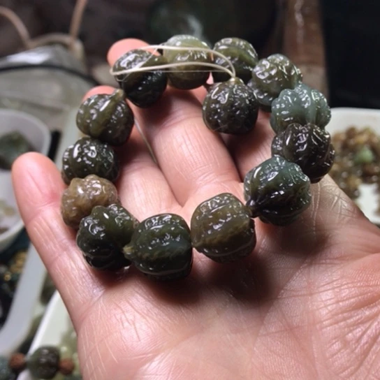 和田玉（糖玉）手串未镶嵌是***佐