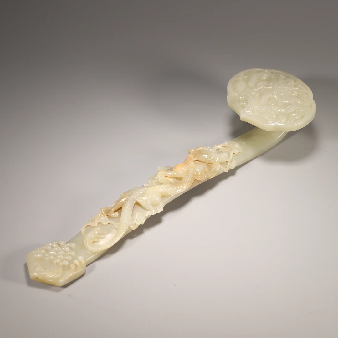 Lot23和田玉刻龙纹诗文如意