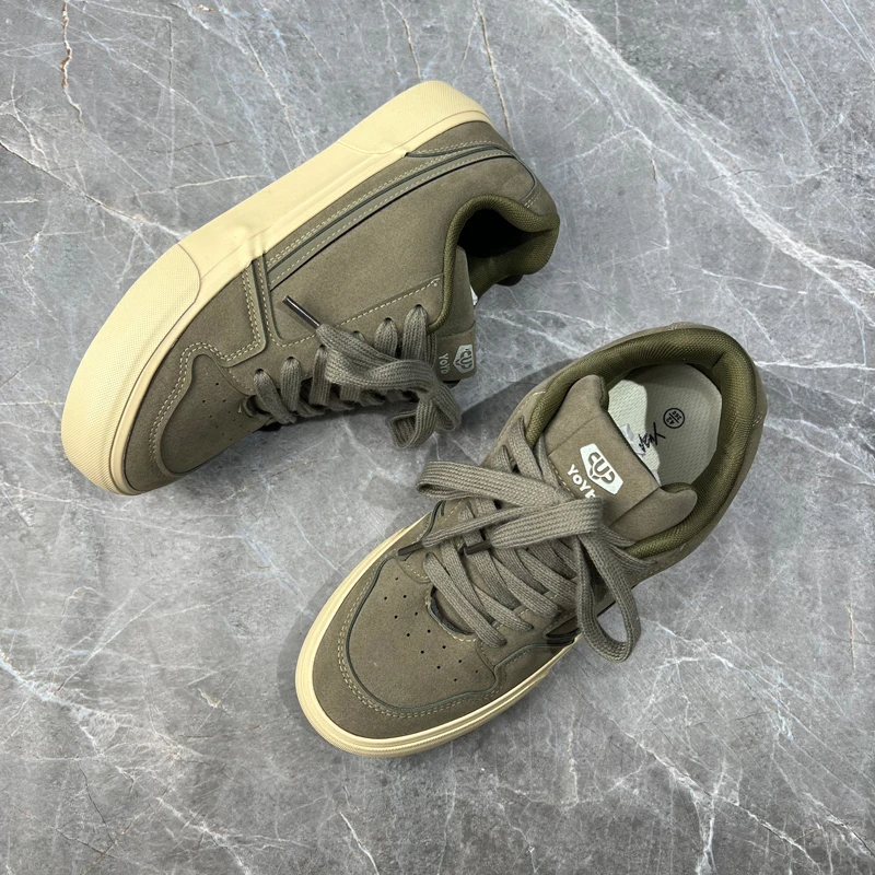 原创设计低帮厚底男生休闲板鞋潮款复古绿色男士保暖面包鞋子男款