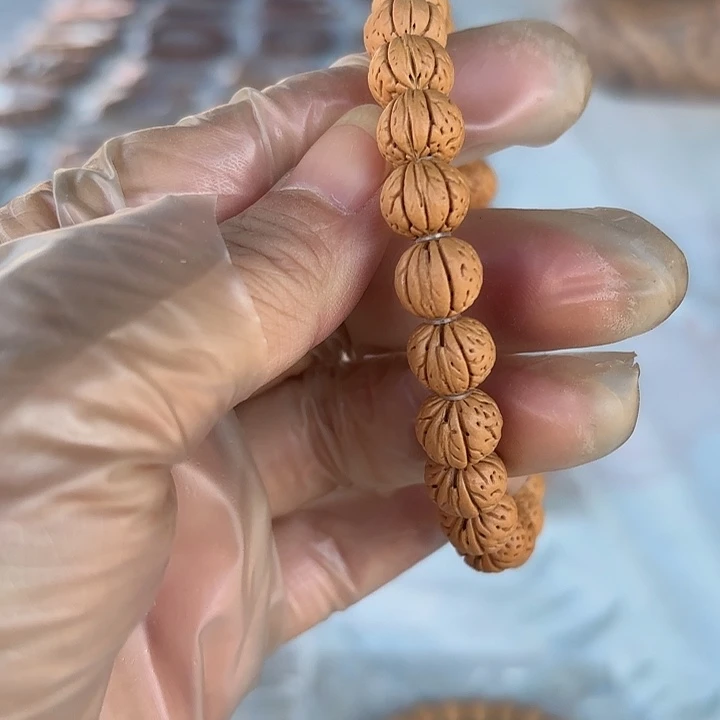 手串桃核野生小桃核手持，