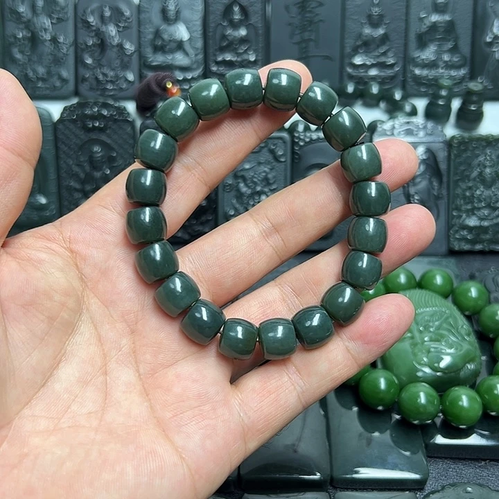 颈饰未镶嵌和田玉（青玉）