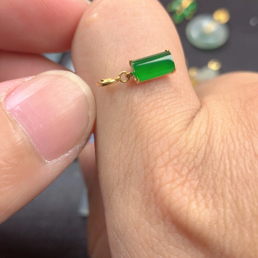 【闪购商品】颈饰18K金镶嵌翡翠翡翠