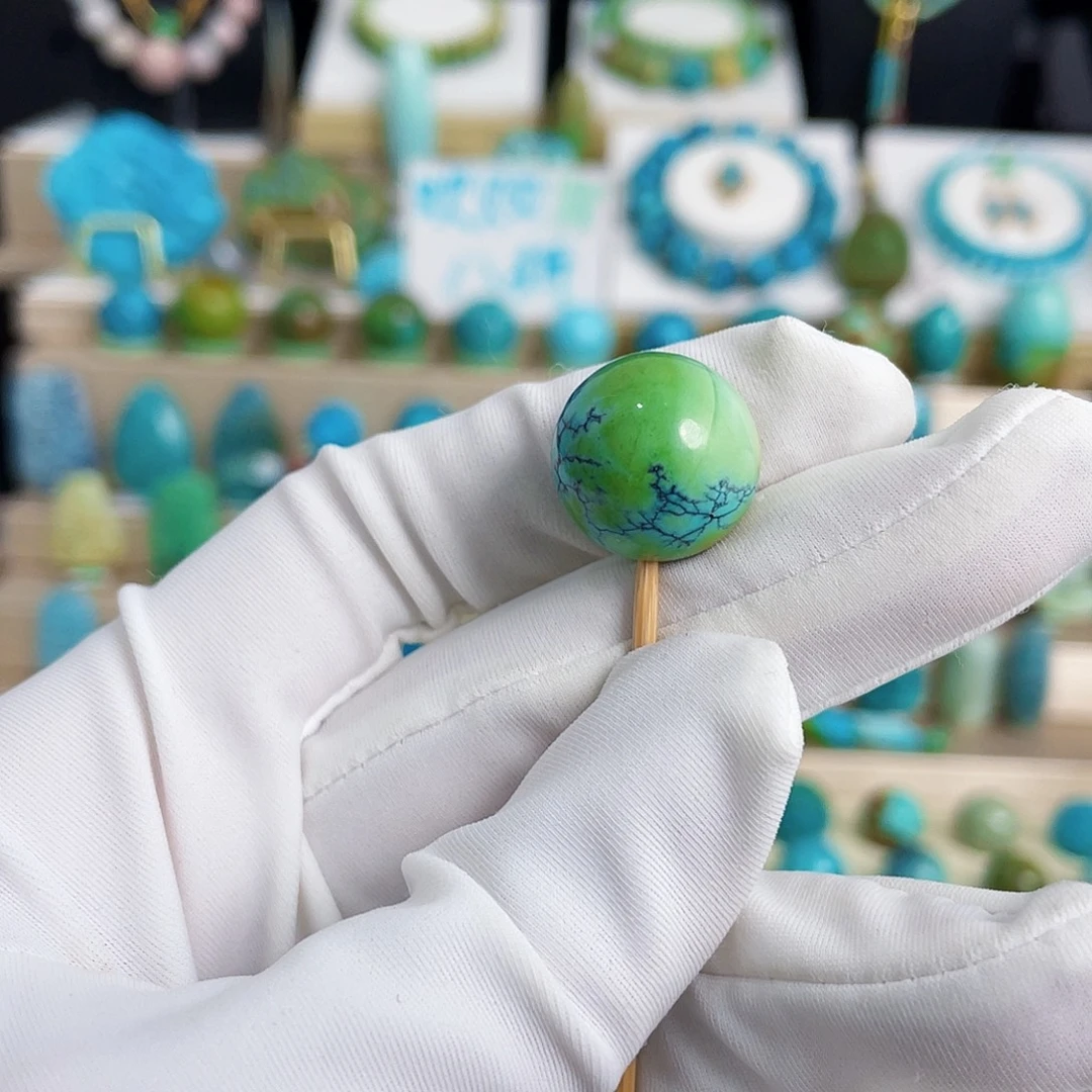 绿松石未镶嵌颈饰