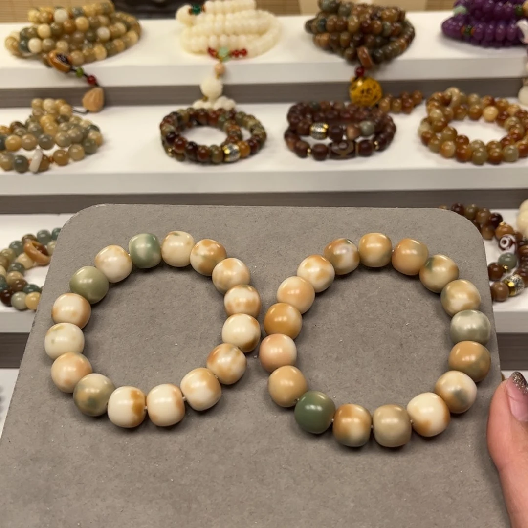 白玉菩提吊坠花里胡哨的干磨手串一条