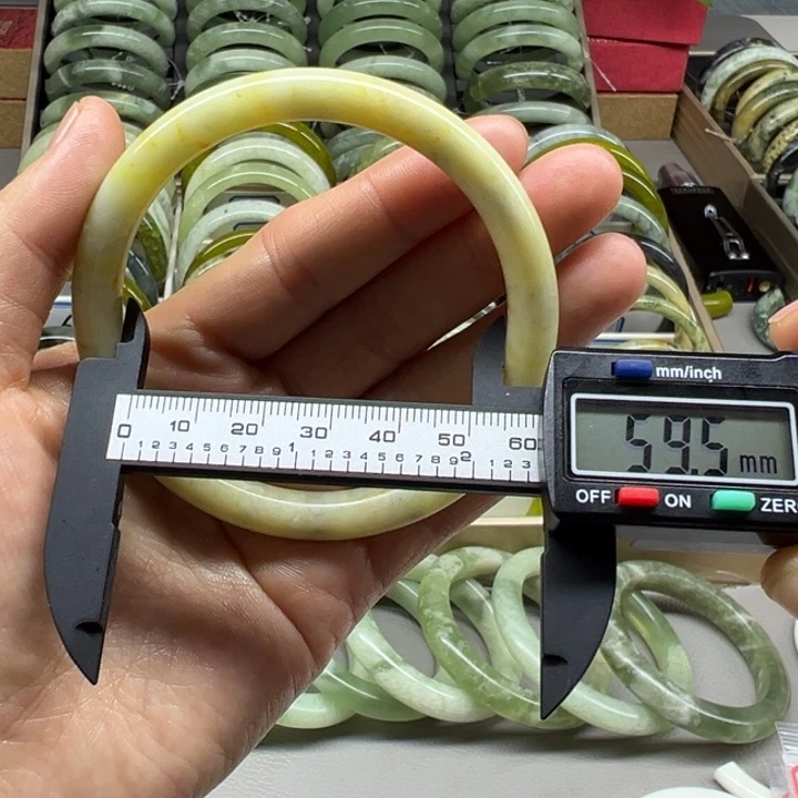 蛇纹石玉未镶嵌手镯4