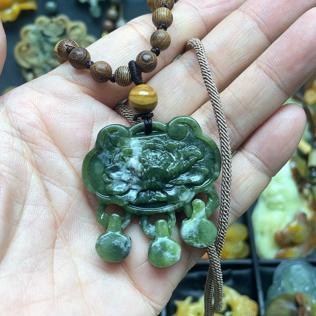 未镶嵌蛇纹石玉颈饰