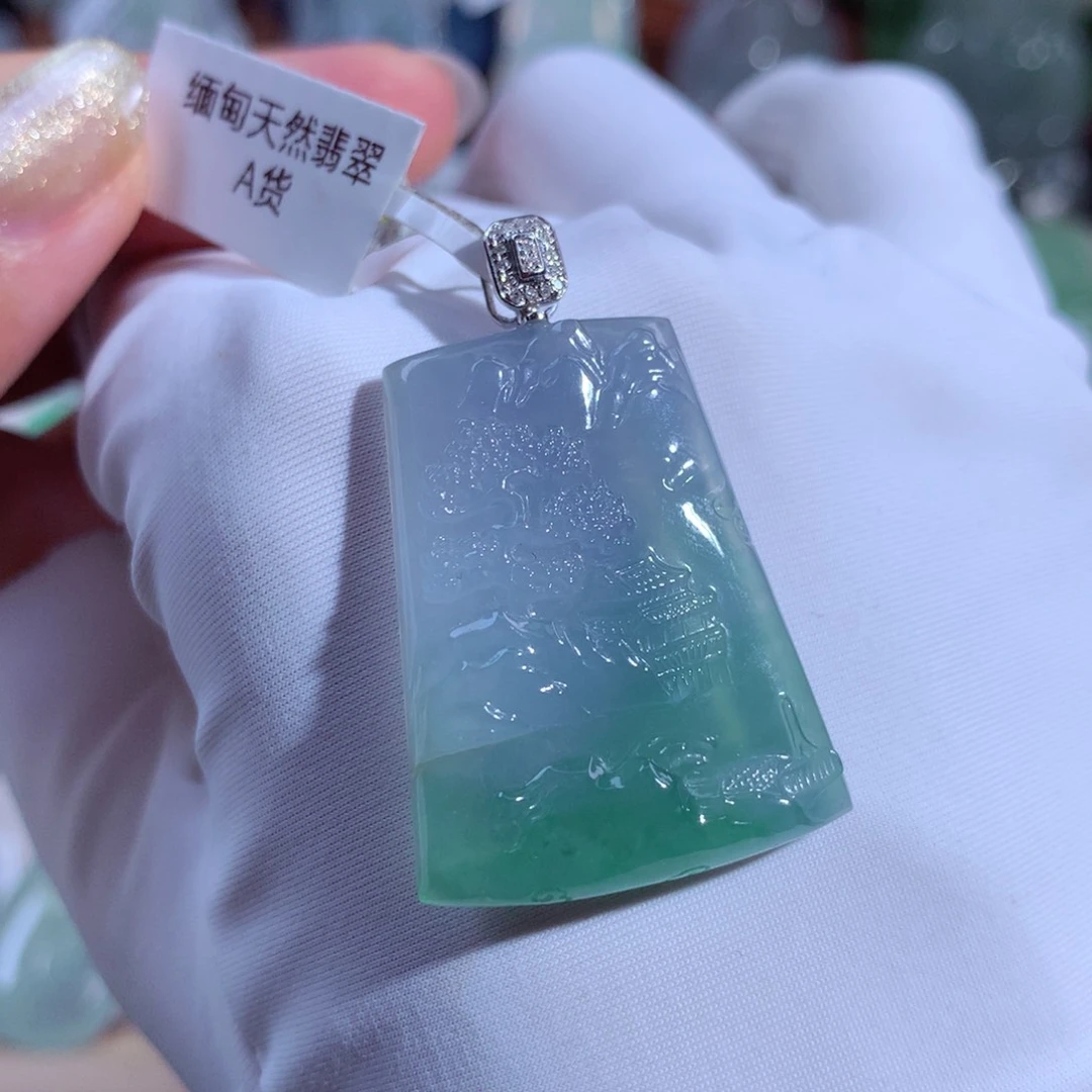 翡翠颈饰18K金镶嵌山水牌