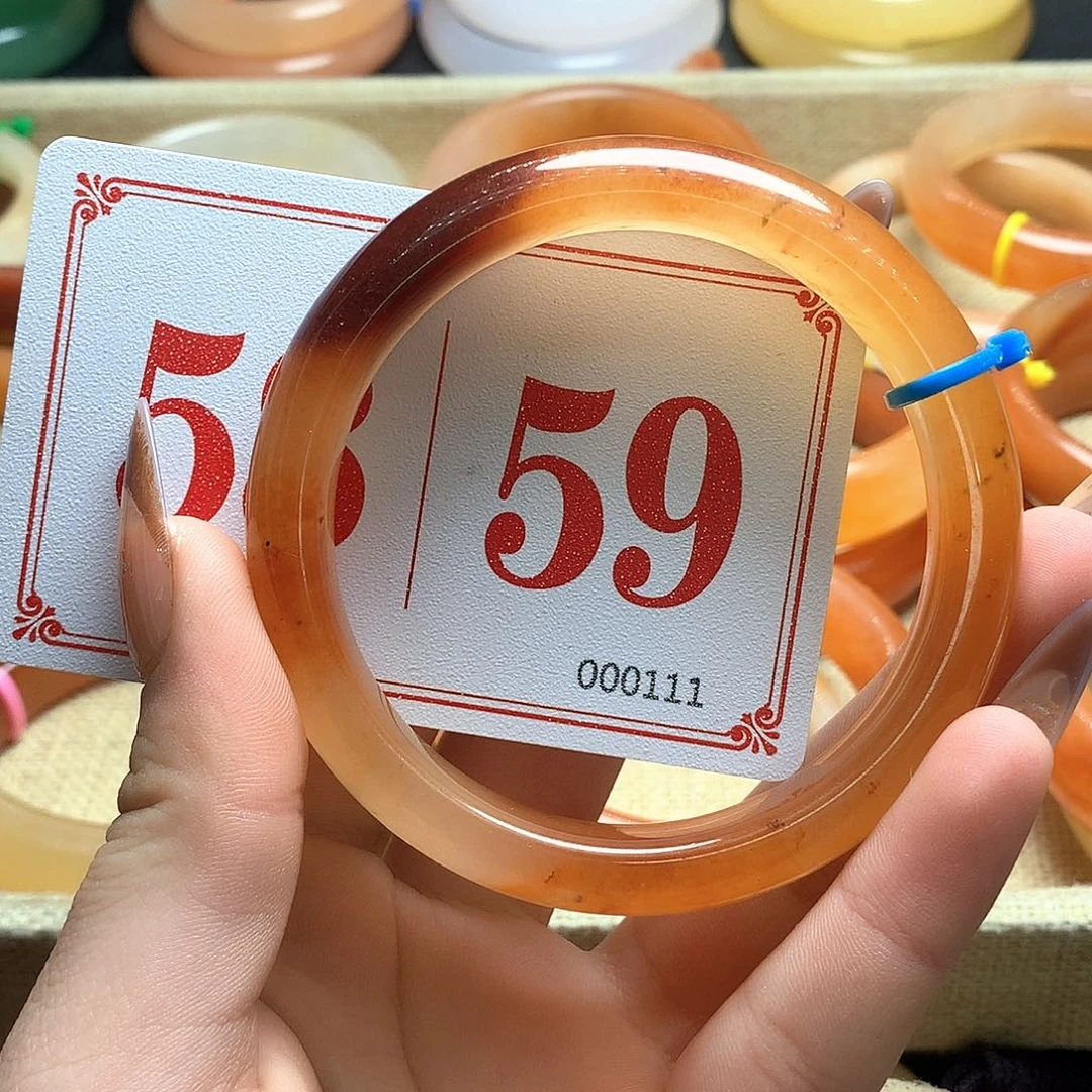 未镶嵌石英质玉（黄龙玉）手镯