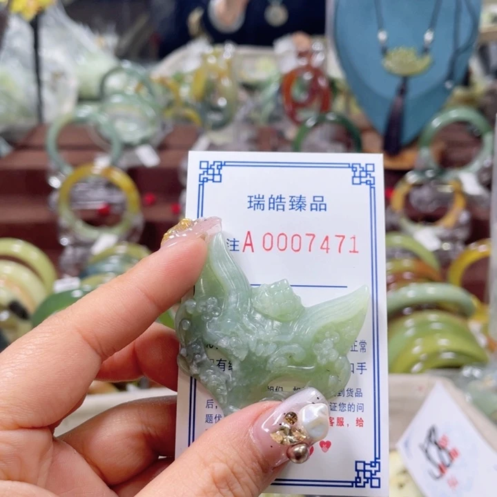 蛇纹石玉手镯未镶嵌腊*梅