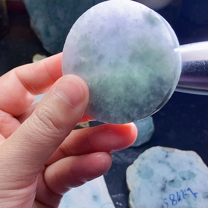 翡翠未镶嵌颈饰毛料53