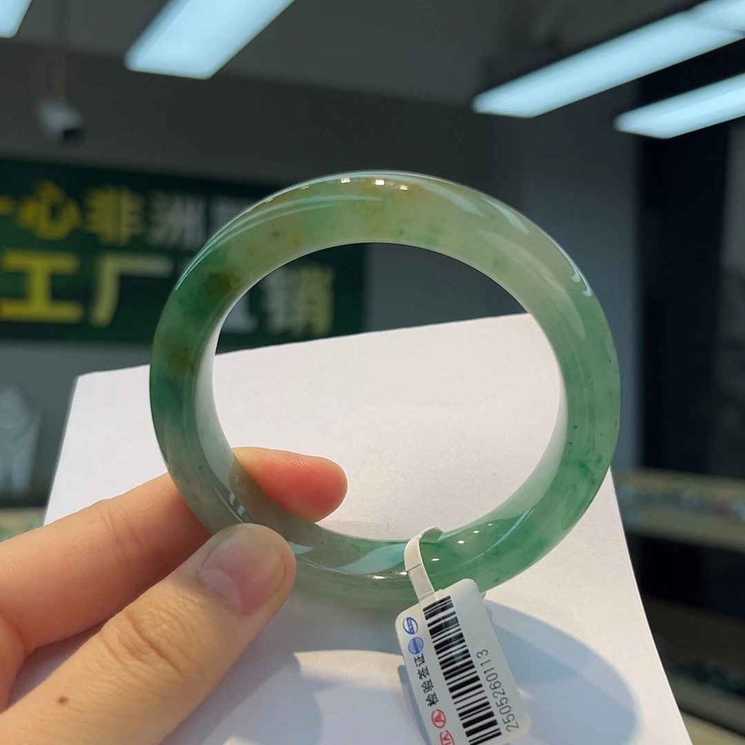 石英质玉（非洲翠）手镯未镶嵌