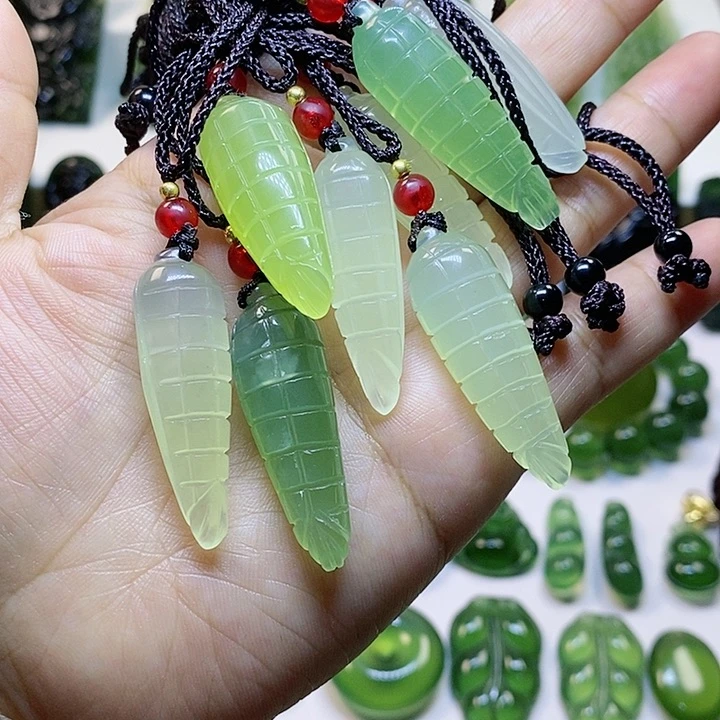 蛇纹石玉颈饰未镶嵌