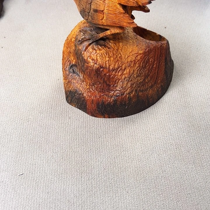 用**昱老挝大红酸枝摆件一个