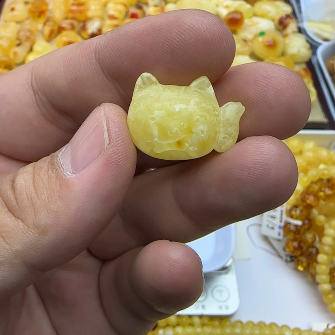 琥珀未镶嵌裸石1.81克有瑕