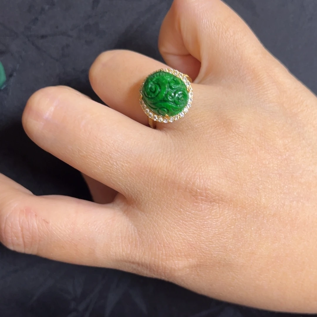 翡翠颈饰未镶嵌辣绿