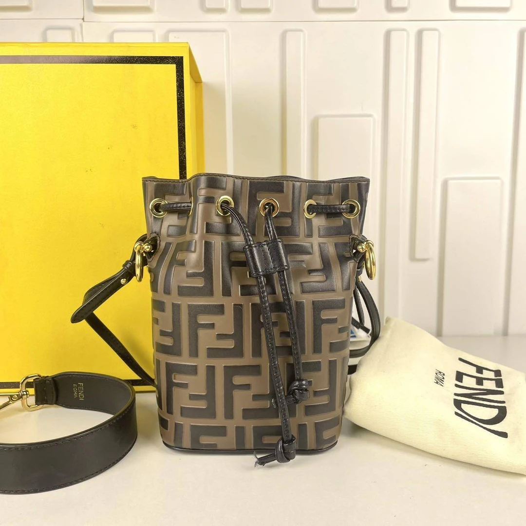 胖虎曼曼/芬迪/95新/公价0/箱包/单肩包/312505130025