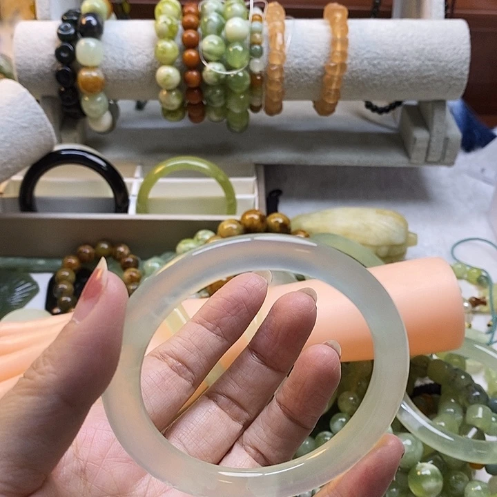 未镶嵌蛇纹石玉手镯重****册