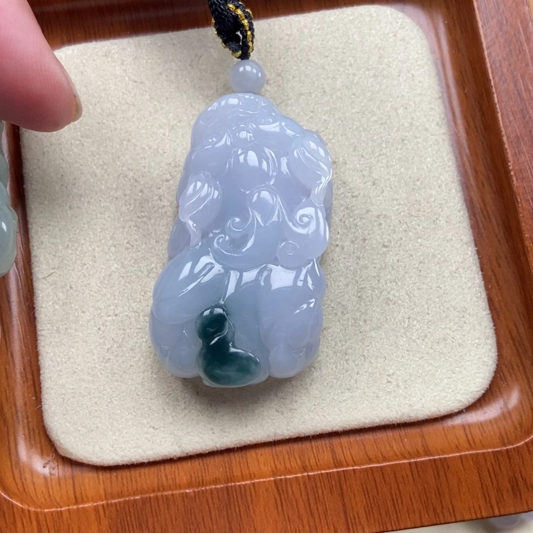 氧****翡翠未镶嵌颈饰如意