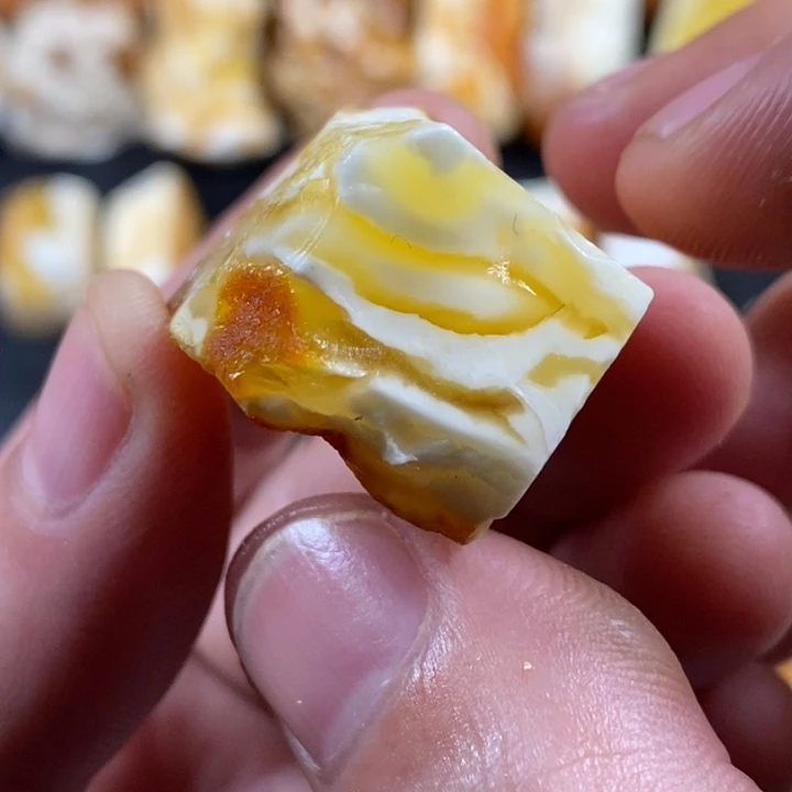 未镶嵌定制琥珀P***7