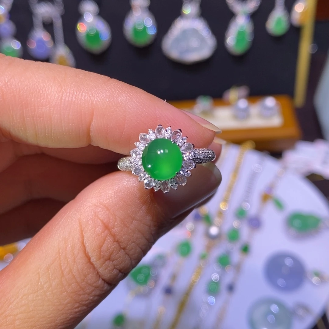 【闪购商品】颈饰18K金镶嵌翡翠