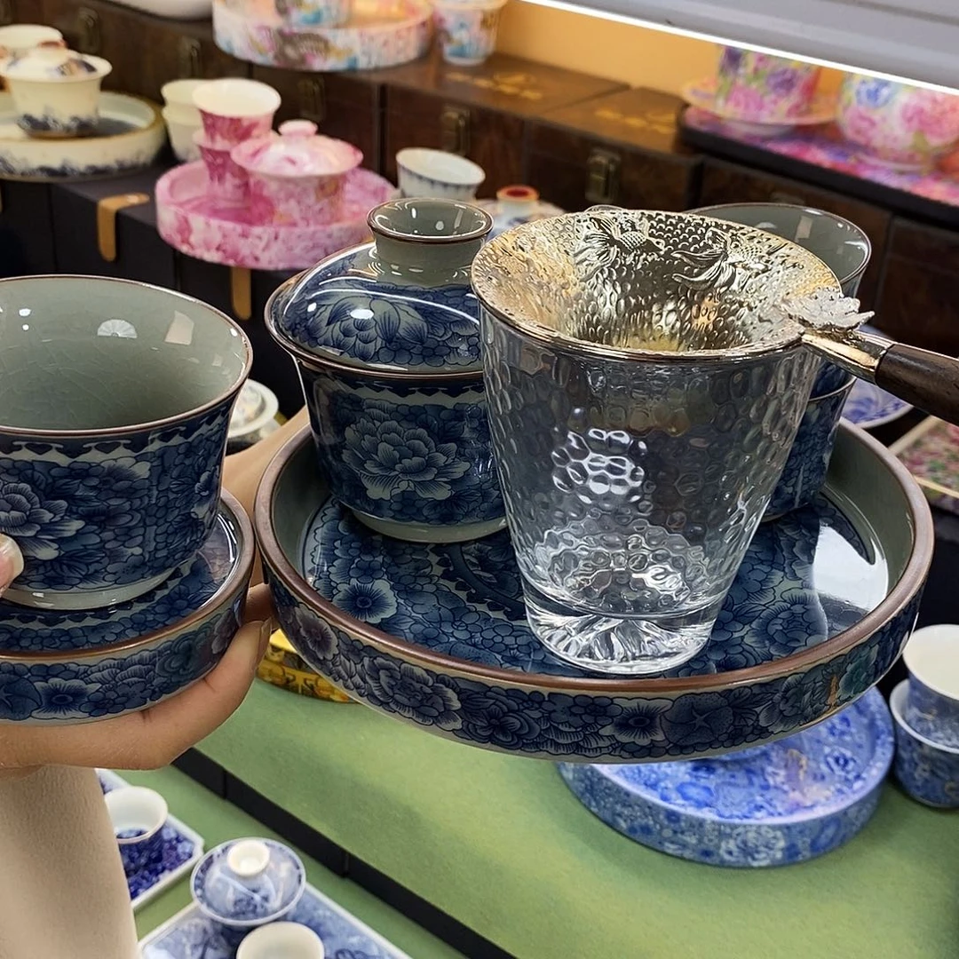 盖碗里的水煮开后放入