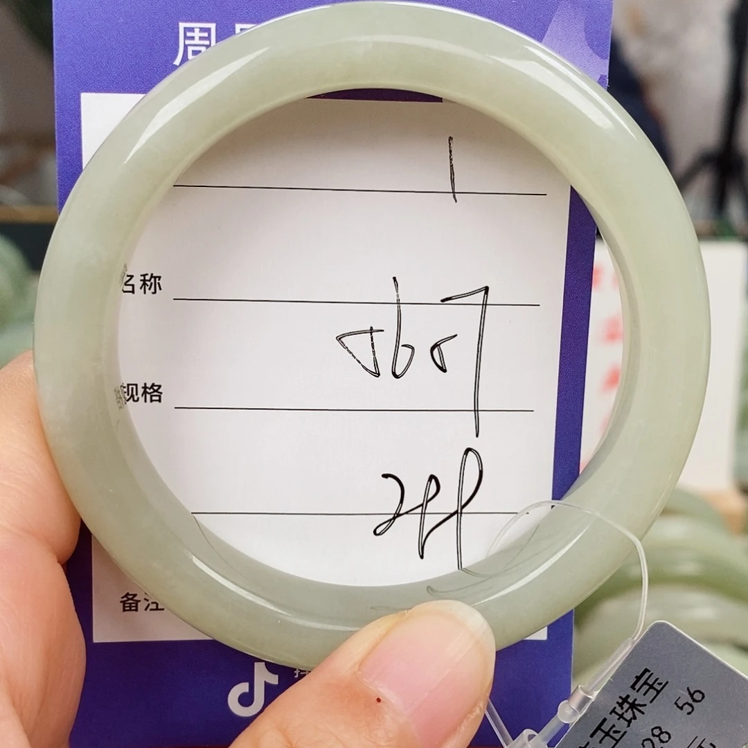 和田玉未镶嵌手镯微色差1