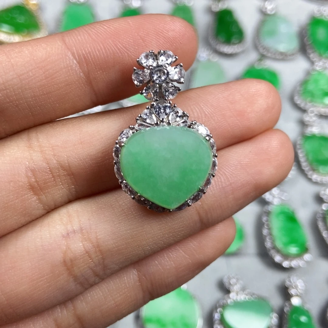 颈饰未镶嵌翡翠爱心