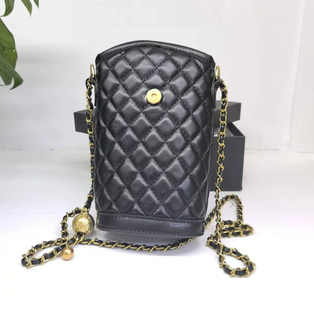 真好看啊~黑色长方形菱格斜跨包包C