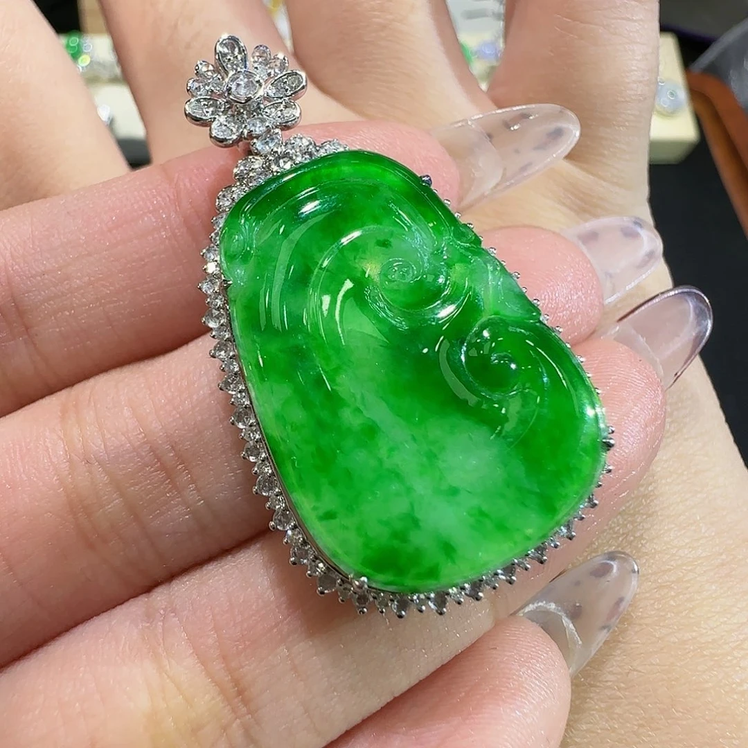 【闪购商品】颈饰18K金镶嵌翡翠