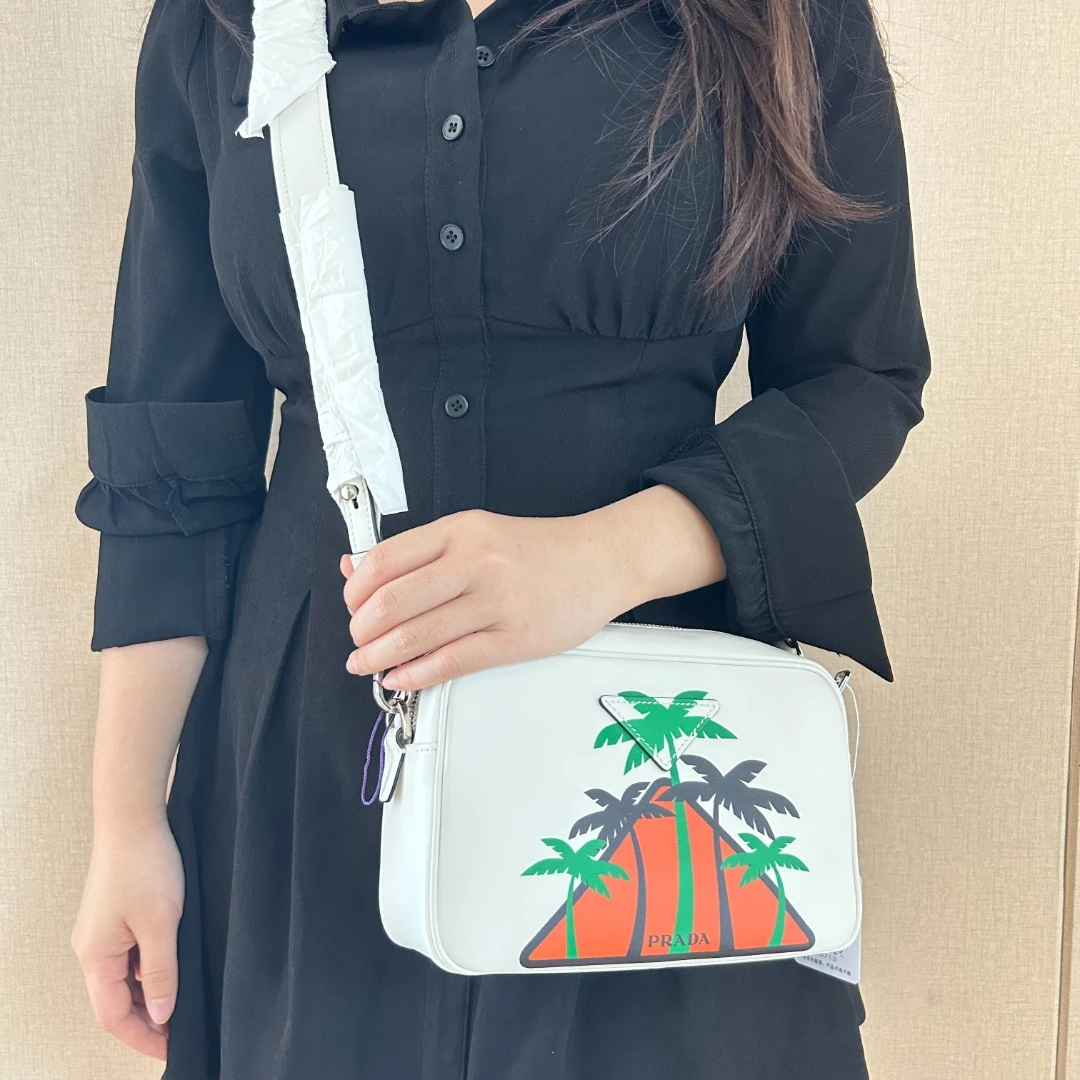 95新 Prada/普拉达 白色牛皮印花相机包/云海优选/68713