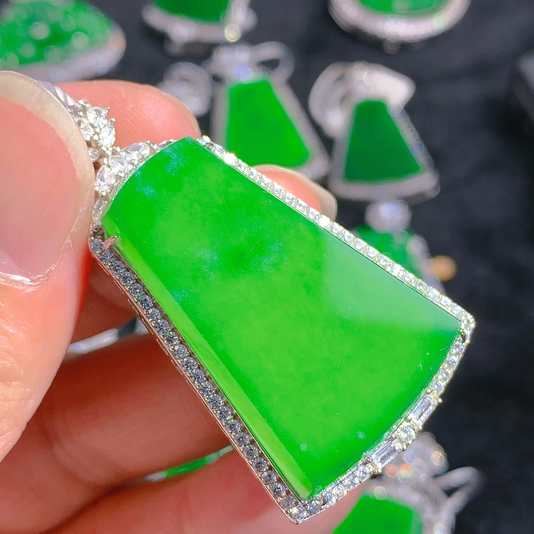 翡翠颈饰银S925镶嵌吊坠