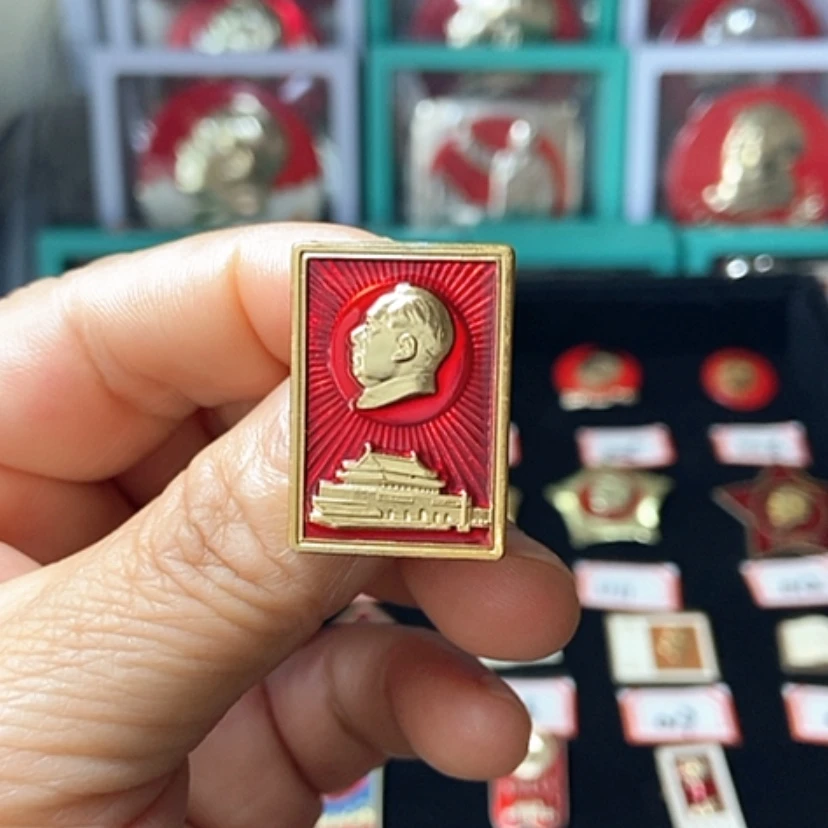 【闪购商品】铝峰**~六七十年代的一枚章