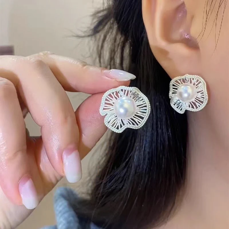 镂空荷叶珠珠耳钉小众设计高级感耳环女新款气质百搭耳饰