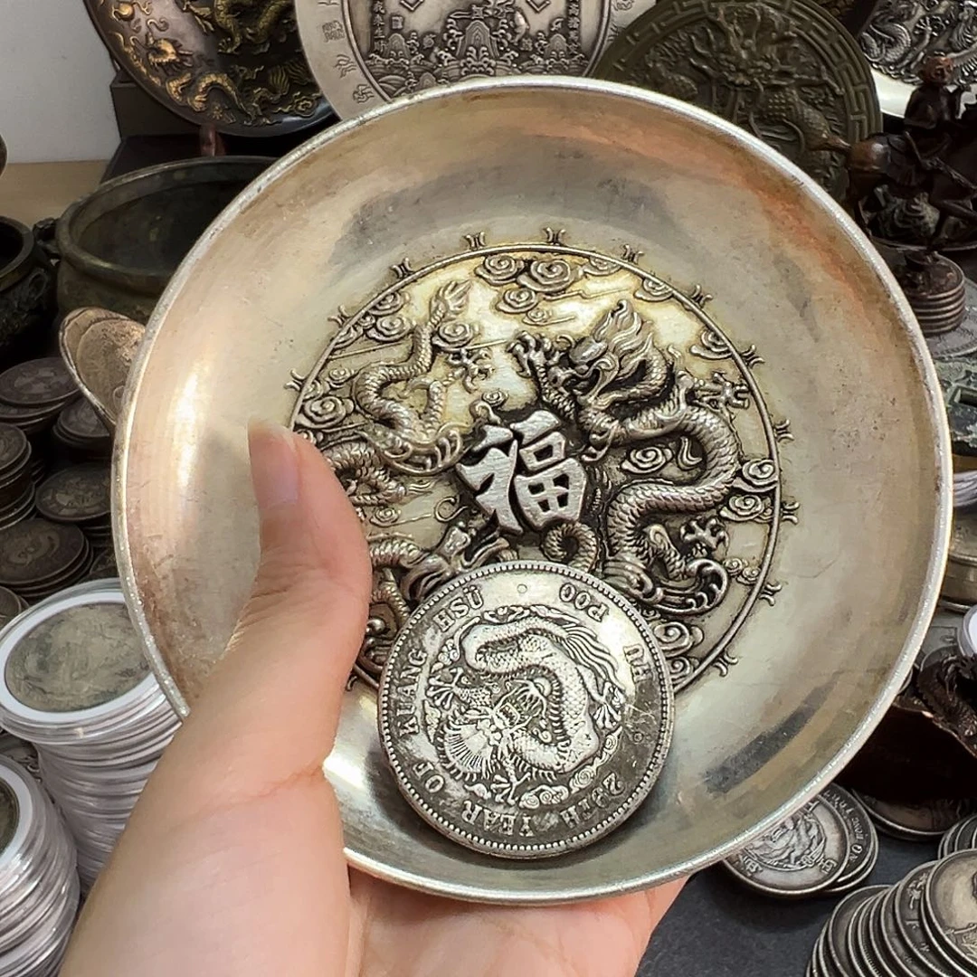 冷***：金属复古风格摆件