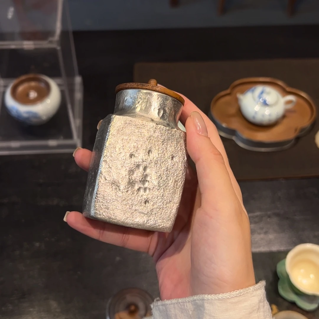 瓷片陶瓷。       陶瓷。