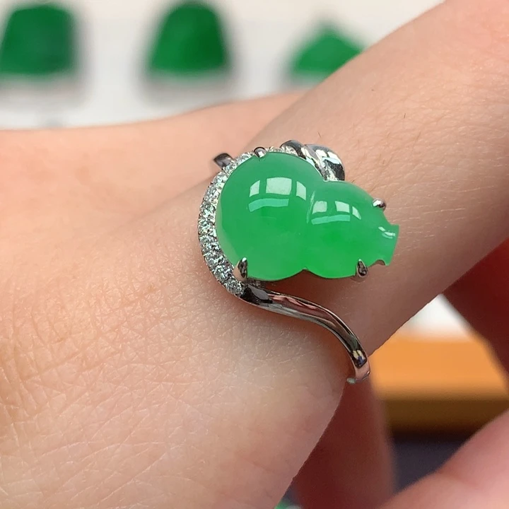 18K金镶嵌戒指翡翠翡翠