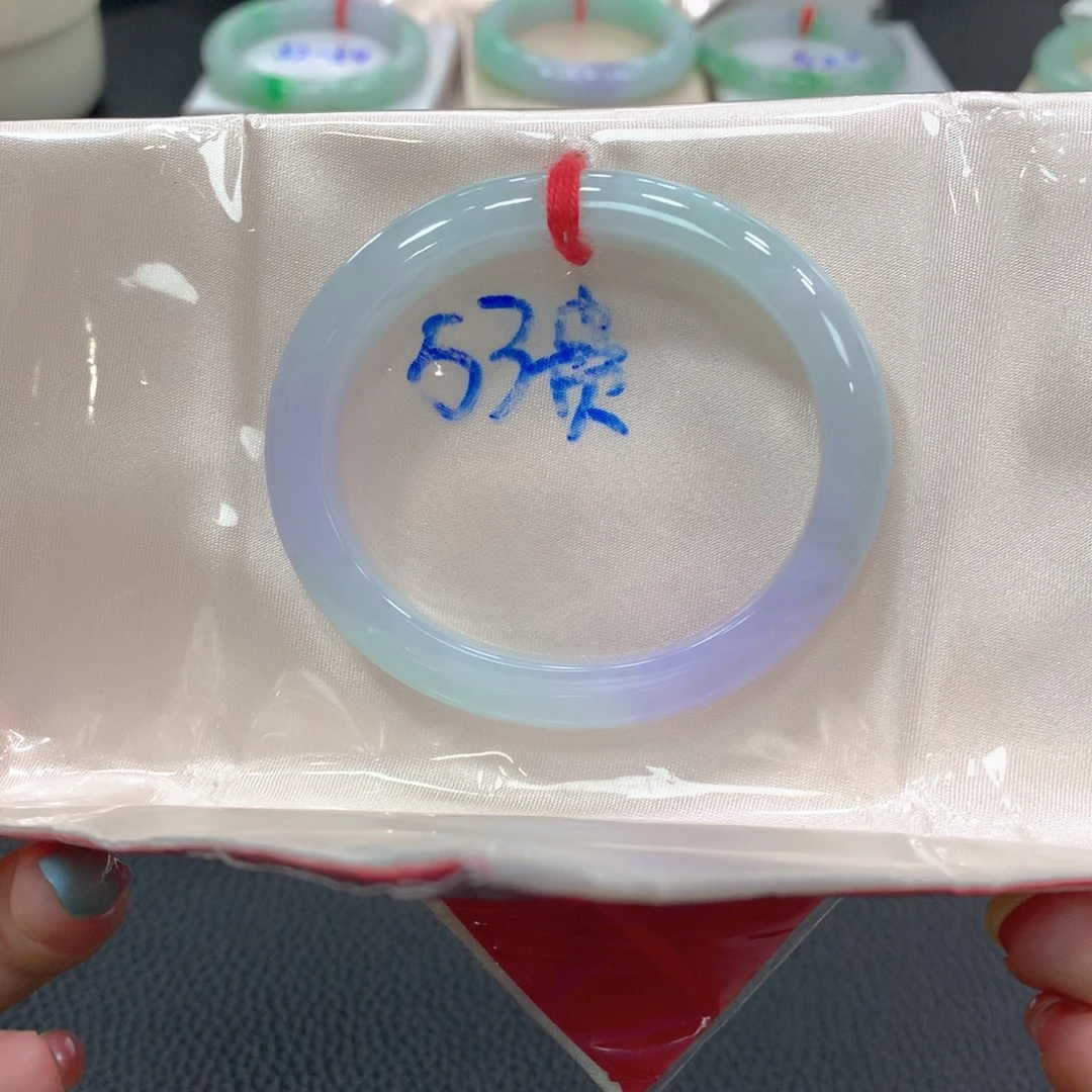 翡翠手镯未镶嵌翡翠