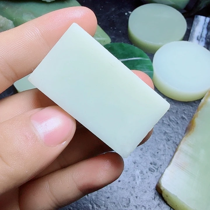 和田玉（糖玉）未镶嵌珠宝奇石