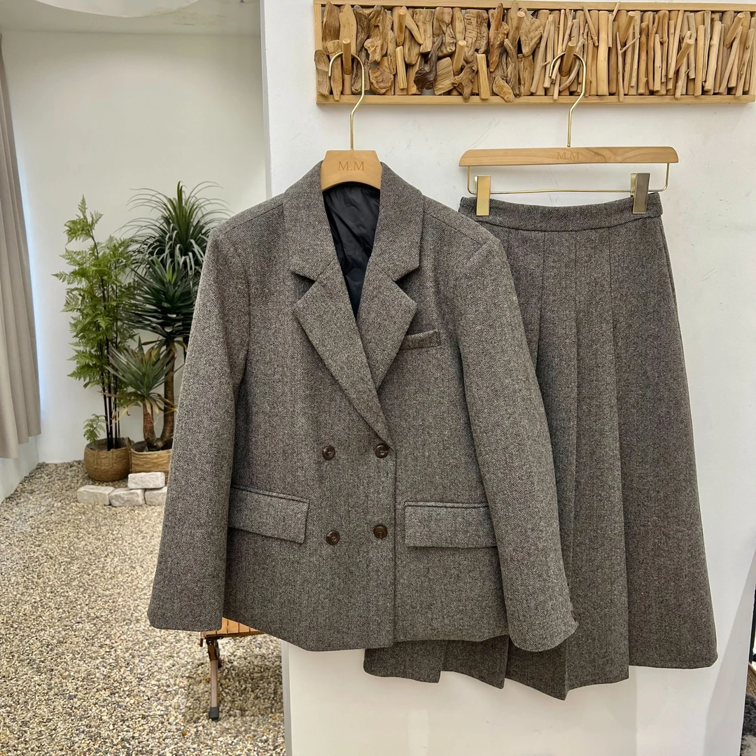 格雷系灰羊毛羽绒服~法式高级西装外套+显瘦百褶裙两件套（无腰带）