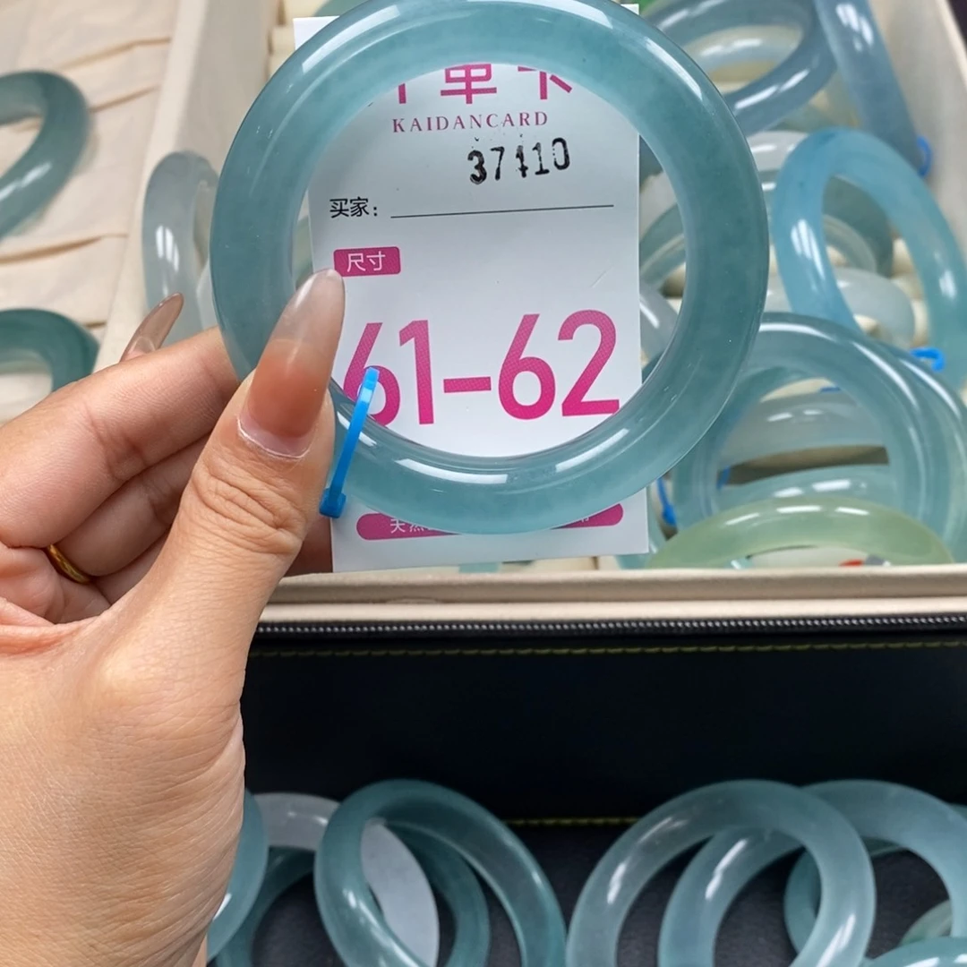 石英岩玉手镯未镶嵌西****士