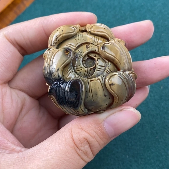 未镶嵌琥珀珠宝奇石