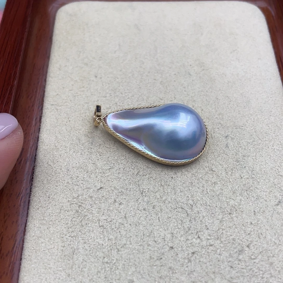 拼合珍珠（马贝珠）颈饰18K金镶嵌