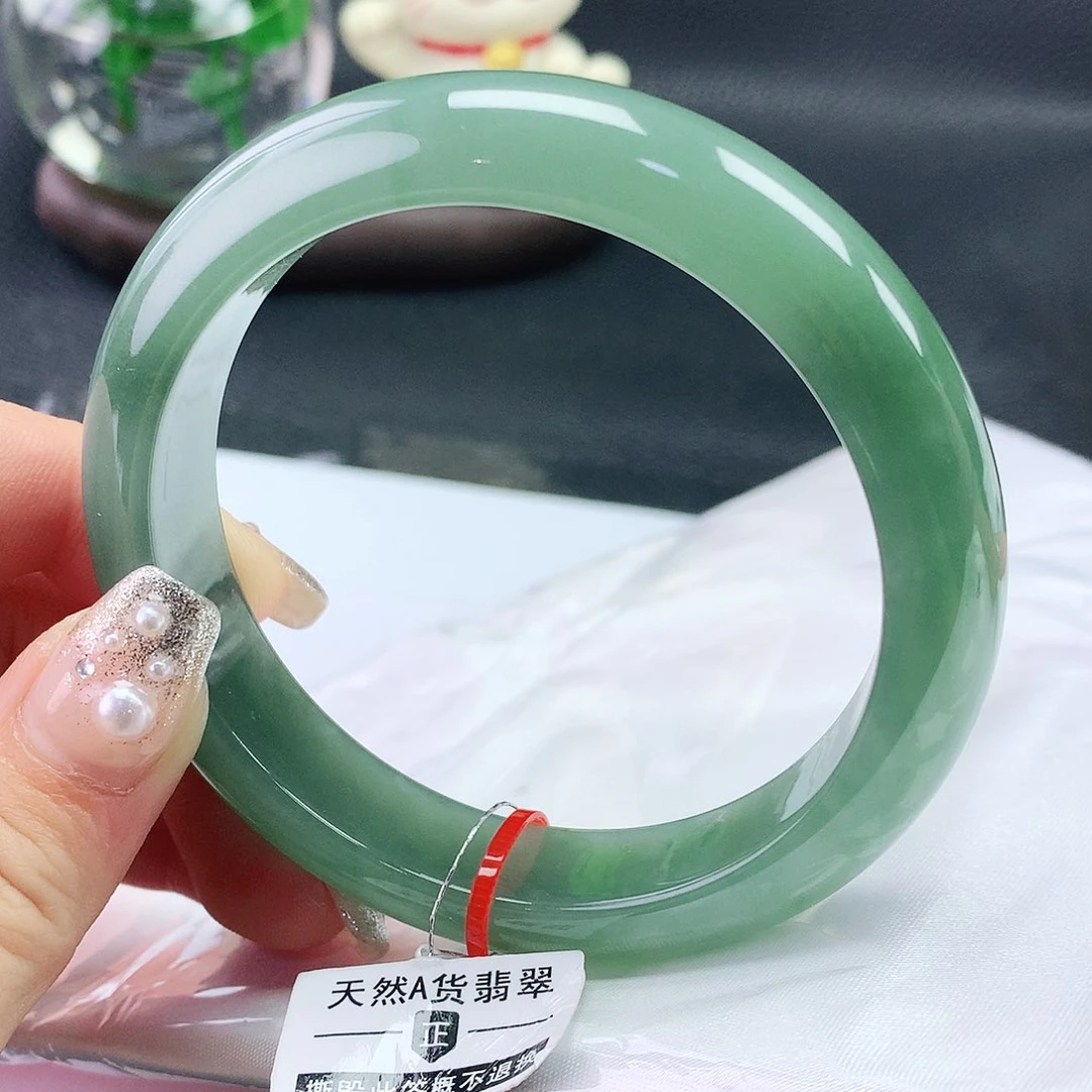 翡翠手镯未镶嵌59圈