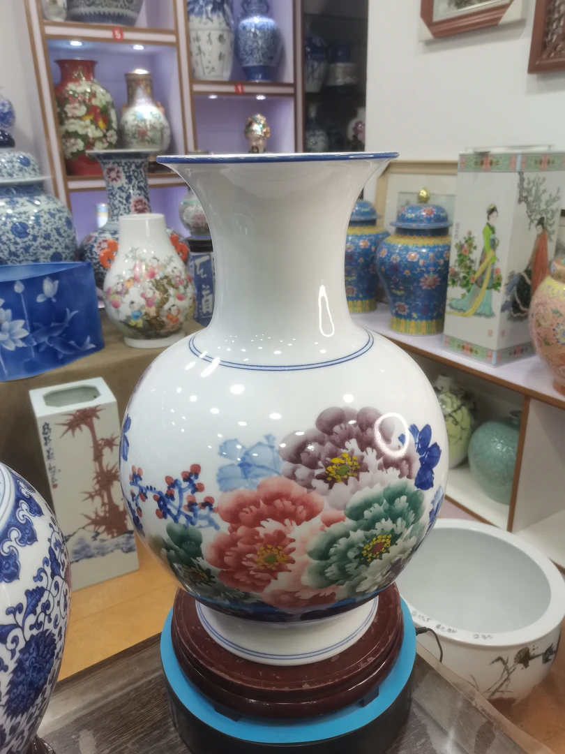 全手工釉下五彩牡丹花赏瓶