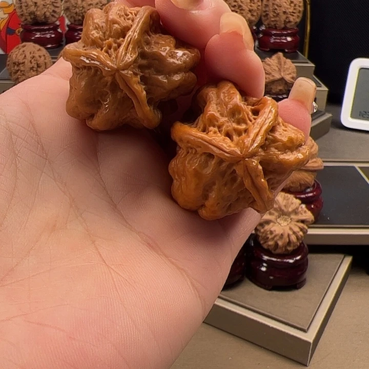 文玩核桃把件三棱抽奖