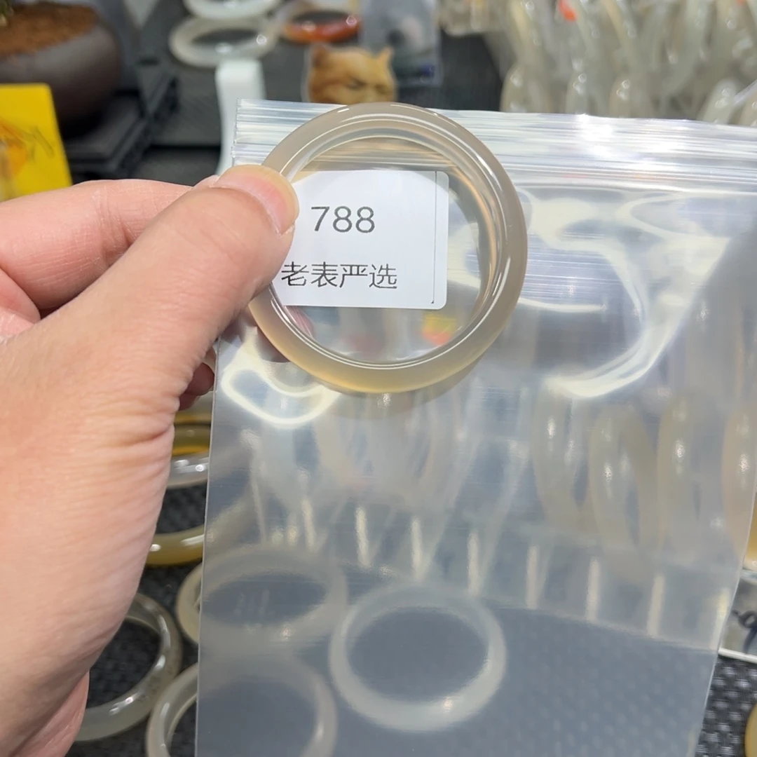 玛瑙/玉髓手镯未镶嵌四***晏49